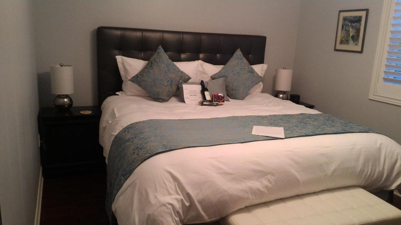 ניאגרה און דה לייק Blue Skies Bed & Breakfast מראה חיצוני תמונה